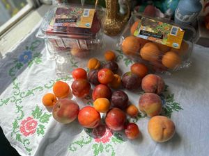 I can’t believe the bounty of this stone fruit mystery box!!! (And I already gifted a box of apricots…)