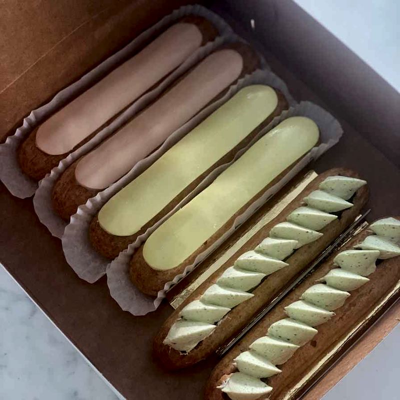 Mixed box of éclairs Delivery